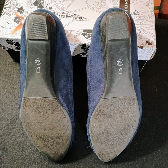 GUC: CL by Laundry Sze 9 Indigo Saleema Suede Flats - Picture 2 of 7